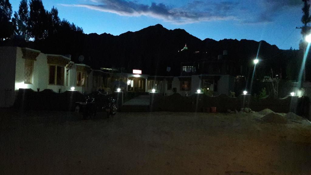 Hotel Mandalchan Лех Экстерьер фото