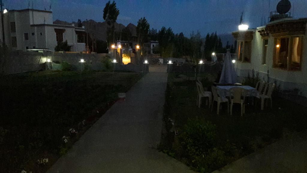 Hotel Mandalchan Лех Экстерьер фото